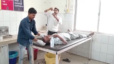 बदायूं: शेखुपुर ईंट भट्टे के पास अनियंत्रित होकर बाइक फिसलने से बाइक सवार हुआ गंभीर घायल। ईलाज को जिला अस्पताल में कराया भर्ती।