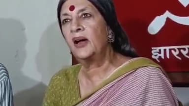 कांके: रांची के मेन रोड स्थित सीपीएम कार्यालय में प्रेसवार्ता कर सीपीएम पोलित ब्यूरो सदस्य ने केंद्र सरकार पर साधा निशाना