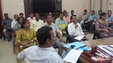 लखीसराय: जिला मुख्यालय जिलाधिकारी रजनीकांत कार्यालय परिसर में शिक्षा विभाग की समीक्षात्मक बैठक आयोजित।