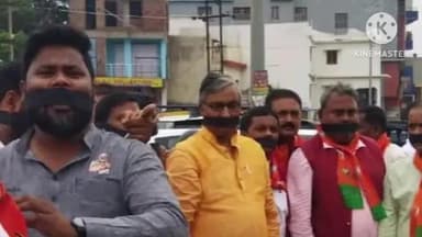 ओरमांझी: ओरमांझी ब्लॉक चौक में कांग्रेस द्वारा 1975 में लगाए गए प्रजातंत्र के विरुद्ध आपातकाल का विरोध भाजपा कार्यकर्ताओं द्वारा