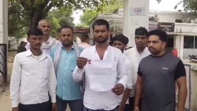 रायबरेली: छरहरा गांव के रहने वाले पीड़ित परिवार ने एसपी ऑफिस पहुंचकर लापता युवक के,हत्या की आशंका जताते हुए एसपी से लगाई गुहार