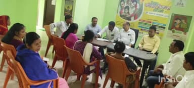 शिवहर: डुमरी कटसरी सामुदायिक स्वास्थ्य केंद्र पर प्रभारी डॉक्टर ने स्वास्थ्य कर्मियों के साथ की बैठक, दिए कई दिशा निर्देश