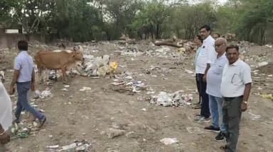 मंदसौर: नईआबादी संजय गांधी उद्यान के पास कचरे के ढेर से क्षेत्रवासी परेशान क्षेत्र के लोगों में बीमारी का डर मौके पर पहुंचे MLA