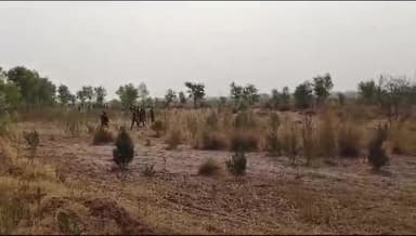 ਪਠਾਨਕੋਟ: ਪਿੰਡ ਕੋਟ ਭੱਟਿਆਂ ਵਿੱਚ ਦੋ ਹਥਿਆਰਬੰਦ ਸ਼ੱਕੀ ਵਿਅਕਤੀ ਦਿਖਣ ਤੋਂ ਬਾਅਦ ਪੁਲਿਸ ਨੇ ਇਲਾਕੇ ਵਿੱਚ ਬੀਐਸਐਫ ਦੇ ਨਾਲ ਚਲਾਇਆ ਸਰਚ ਆਪਰੇਸ਼ਨ