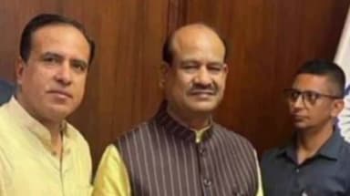 पचपदरा: पचपदरा के विधायक ने लोकसभा अध्यक्ष से शिष्टाचार मुलाकात कर उन्हें दी हार्दिक बधाइयां