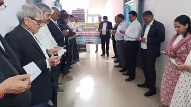 बक्सर: बक्सर में न्यायिक कर्मियों को दिलाई गई नशा नहीं करने को लेकर शपथ