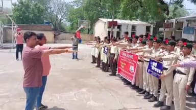 मंदसौर: अंतर्राष्ट्रीय नशा मुक्ति दिवस के अवसर पर गांधी चौराहा से निकाली गई जन जागरूकता रैली, लोगों से की नशा नहीं करने की अपील