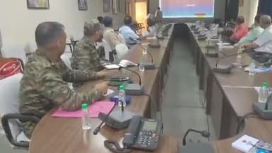 कांके: समाहरणालय में सदर एसडीओ की अध्यक्षता में सेना भर्ती रैली को लेकर हुई बैठक, सेना के अधिकारी भी रहे मौजूद