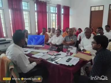 शिवहर: व्यवहार न्यायालय शिवहर में सरपंचों के साथ लोक अदालत की सफलता को लेकर न्यायाधीश ने की बैठक