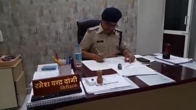 सीतामऊ: ग्राम बिल्लोद में दो लोगों को मोटरसाइकिल से 60 लीटर हाथ भट्टी कच्ची शराब का परिवहन करते हुए पकड़ा