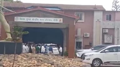 कांके: रांची के होटवार जेल से रिहा हुए हेमंत सोरेन, पत्नी कल्पना सोरेन रही मौजूद