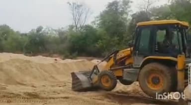 माडा: विंध्यनगर थाना क्षेत्र के ग्राम चंदावल से अवैध रेत परिवहन कर रहे एक ट्रैक्टर वाहन को जप्त कर की कार्यवाही।