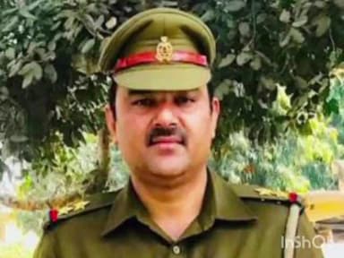 जलेसर: डॉक्टर सुधीर राघव जलेसर के नए थानाध्यक्ष बने,थानाध्यक्ष आर.के सिंह का हुआ तबादला ।