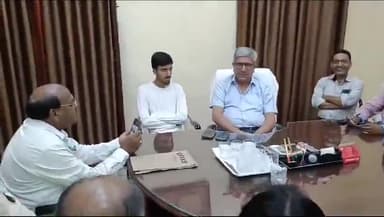 गोरखपुर: इमामबाड़ा स्टेट में मोहर्रम त्योहार के मद्देनजर मियां साहब ने मुतवल्लियों के साथ हुई आवश्यक मीटिंग