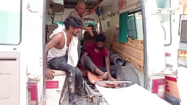 बदायूं: कुंवरगांव में बाइक के अनियंत्रित होकर फिसलने से बाइक पर सवार 2 लोग हुए घायल, जिला अस्पताल में कराया गया भर्ती