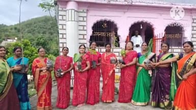 समुद्रपूर: गिरड येथील अनुसया माता महिला भजन मंडळाच्या वतीने श्री.जगन्नाथ स्वामी मंदीर परिसरात ११ वटवृक्षा वृक्षारोपण