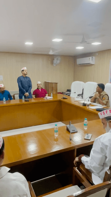 अमरोहा एसपी कुंवर अनुपम सिंह जी व्यापारियों की मीटिंग लेते हुए #shahrukhkhanadvocate शाहरुख़ खान अमरोहवी