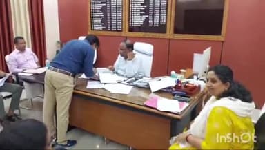 लखीसराय: जिला मुख्यालय जिलाधिकारी रजनीकांत कार्यालय परिसर में महिला पर्यवेक्षिका के चयन समिति को लेकर बैठक आयोजित।