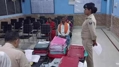 बक्सर: बक्सर में एसपी ने कार्यालय कक्ष में लगाया जनता दरबार, दर्जनों की संख्या में पहुंचे फरियादी