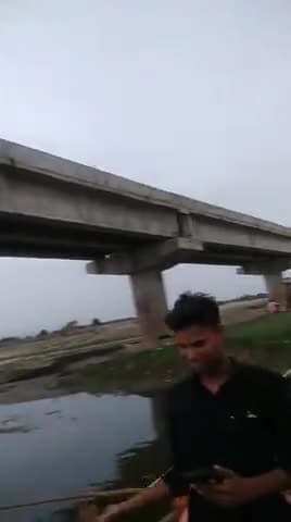 आगरा के मैहर नाहरगंज यमुना नदी का 15 सालों से पड़ा अधूरा पुल ना सपा की सरकार ना भाजपा की सरकार मैं बनवाया पुल