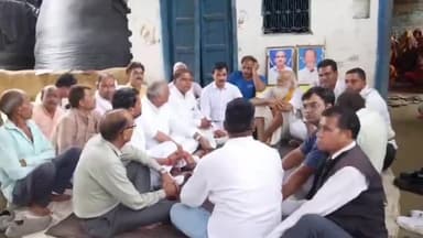 एत्मादपुर: गांव रुपधनू में कांग्रेस प्रतिमंडल ने परिजनों से की मुलाकात, पुलिस से परेशान होकर दो भाइयों ने दी थी जान