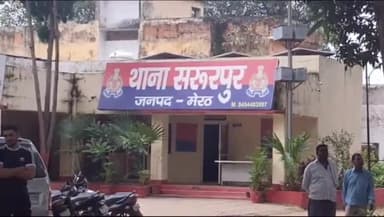 सरधना: आकाशीय बिजली गिरने से टूटी मकान की दीवार और जले आधा दर्जन से अधिक ग्रामीणों के घरों के बिजली उपकरण, पथौली गांव का मामला