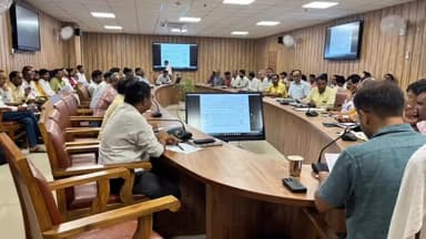 गोरखपुर: नगर निगम के राजस्व निरीक्षक दुर्गेश प्रताप सिंह जीआईएस सर्वे बिल वितरण में लापरवाही पर होंगे निलंबित