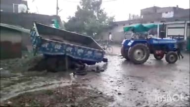 सिरोंज: पालीवाल कॉलोनी में सड़क खराब होने से अनियंत्रित होकर पलटी कोपरे से भरी ट्रॉली, कोई जन हानि नहीं