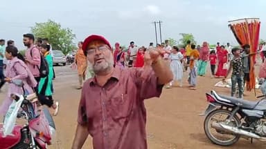 विदिशा में पंडित प्रदीप मिश्रा की शिव महापुराण कथा आम श्रद्धालु पास न होने के कारण कथा स्थल पहुंचने से वंचित