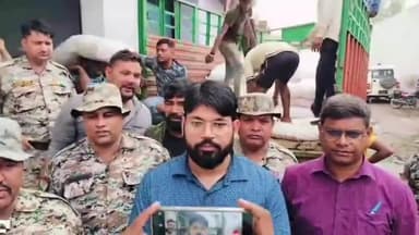 एत्मादपुर: थाना ट्रांस यमुना क्षेत्र के नारायच में नगर निगम की टीम ने पॉलीथिन गोदाम पर मारा छापा, 80 कुंटल प्रतिबंधित पॉलीथिन जब्त