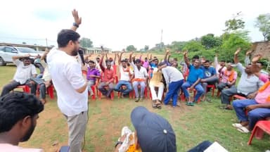 कटकमदाग: कटकमदाग के सिरसी पंचायत की जनता से युवा समाजसेवी हर्ष अजमेरा ने किया सीधा संवाद।