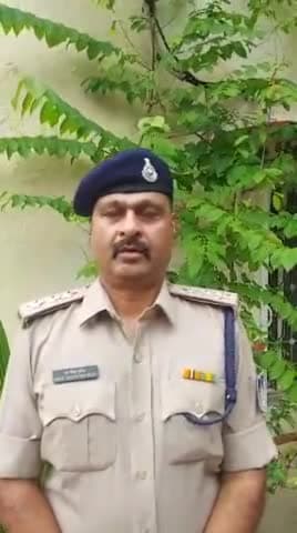 बदनावर: पुलिस थाना कानवन ने, अवैध गौवंश परिवहन के विरुद्ध की कार्यवाही,एसडीओपी शेरसिंह भूरिया जानकारी देते हुए।