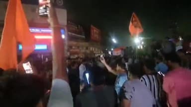 कांके: रांची के अल्बर्ट एक्का चौक के पास भारतीय क्रिकेट टीम के द्वारा टी20 वर्ल्ड कप जीतने पर मनाया गया जश्न