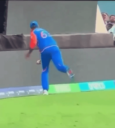 ये कैच नहीं, मैच पकड़ा था #suryakumaryadav  जुग जुग जीयो हिन्द के सितारा🇮🇳👏🏻 

#india #मैच #सूर्या #टी20वर्डकप #न्यूज़