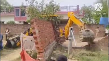 निज़ामाबाद: मनरा गांव में कुछ लोगो द्वारा अवैध रूप से कब्जा किए गए सरकारी जमीन को एसडीएम के निर्देश पर हटवाया गया