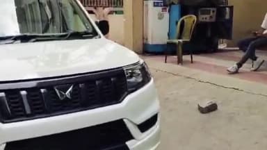 कांके: चुटिया थाना क्षेत्र स्थित एक होटल में सेक्स रैकेट को लेकर पुलिस कर रही छापेमारी