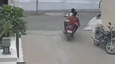 सीकर: कृषि उपज मंडी के पास सड़क पर खेल रहे बच्चों के साथ बाइक सवार युगों की मारपीट पुलिस जुटी मामले की जांच में