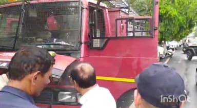 देहरादून: सचिवालय के बाहर सीएम धामी की सुरक्षा में लगी फायर ब्रिगेड की गाड़ी में लगी आग