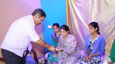 ಶಿವಮೊಗ್ಗ: ನೆಲವಾಗಿಲು ಗ್ರಾಮದಲ್ಲಿ ಸಾಲಭಾದೆಗೆ ಆತ್ಮಹತ್ಯೆ ಮಾಡಿಕೊಂಡ ರೈತನ ನಿವಾಸಕ್ಕೆ ಭೇಟಿ, ಕುಟುಂಬಸ್ಥರಿಗೆ ಸಾಂತ್ವಾನ ಹೇಳಿದ ಶಾಸಕ ಬಿ ವೈ ವಿಜಯೇಂದ್ರ