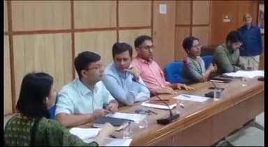 जोधपुर: कलेक्ट्रेट सभागार में जिला कलेक्टर गौरव अग्रवाल की अध्यक्षता में विभिन्न विभागों की साप्ताहिक समीक्षा बैठक आयोजित हुई।