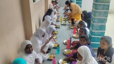 ಶಿವಮೊಗ್ಗ: ಸಚಿವರ ಜನಸ್ಪಂದನಾ ಕಾರ್ಯಕ್ರಮದಿಂದ ನಗರದ ಅಲ್ಪಸಂಖ್ಯಾತರ ಮೌಲಾನಾ ಆಜಾದ್ ಮಾದರಿ ಶಾಲೆಯ ಮಕ್ಕಳಿಗೆ ಬಿಸಿ ಊಟ ಲಭ್ಯ
