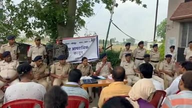 उदवंत नगर: सरकार के निर्देशानुसार 1 जुलाई से तीन नए आपराधिक कानून लागू गजराजगंज ओपी में पुलिस अधिकारियो ने लोगो को बताया