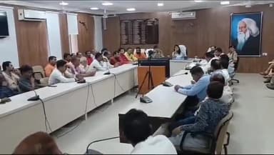 शाजापुर: शाजापुर कलेक्टर कार्यालय में हुई जिला स्तरीय शांति समिति की बैठक, कलेक्टर ने दिए निर्देश