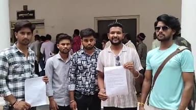 गुना नगर: ग्राम लाडपुरा में सड़क और मरघट साल का निर्माण हेतु ग्राम वासियों ने जिला कलेक्टर को सोपा ज्ञापन