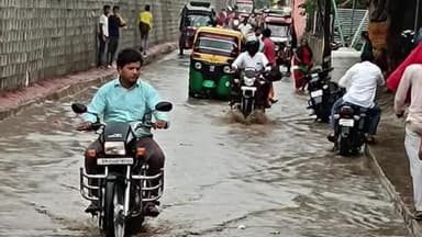 कोचस: सासाराम- चौसा पथ पर कोचस बाजार में कीचड़ एवं गंदे नाली के पानी से लोग परेशान, नहीं हो रही कोई ठोस निदान