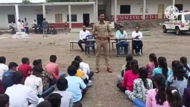 समुद्रपूर: गिरड येथील विकास विद्यालयातील ठाणेदार संदिप गाडे यांनी विद्यार्थ्यांना केले नविन कायदे विषयक मार्गदर्शन