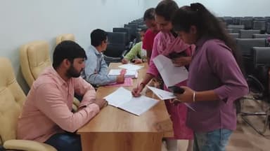 गुना नगर: पीजी कॉलेज गुना में प्लेसमेंट ड्राइव और स्वरोजगार मार्गदर्शन का आयोजन, 16 युवतियों को मिला रोजगार