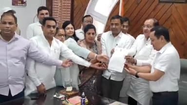 हरिद्वार: रोशनाबाद मुख्यालय में डीएम से मिले नेता प्रतिपक्ष और पांचों कांग्रेस विधायक, गैंगरेप और हत्या मामले को लेकर सौंपा ज्ञापन