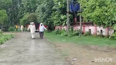 लखीमपुर: बचिगावां गांव में अज्ञात कारणो के चलते रोजगार सेवक ने पेड़ में फंदे से लटक कर की आत्महत्या पोस्टमार्टम हाउस पहुंचे परिजन