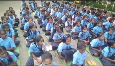 समुद्रपूर: गिरड येथे वनविभाग व मगन संग्रहालयाच्या वतीने जिल्हा परिषद शाळेतील विद्यार्थ्यांना देण्यात आले सिडबॉलचे प्रशिक्षण